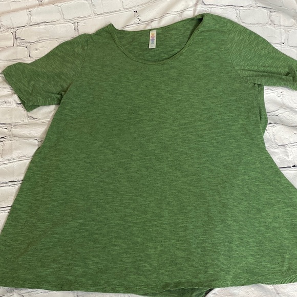 LuLaRoe Tops - 2🎄12 LuLaRoe  Perfect Tee Green Heathered Large